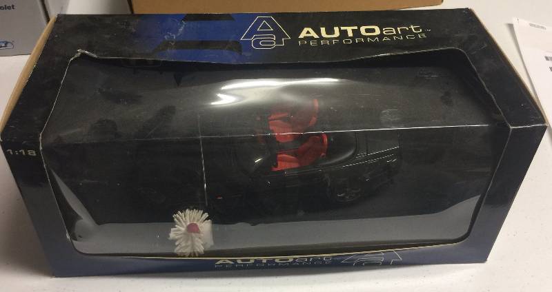 lot 1185 image: 118 Replica Diecast AutoArt Performance Car New in Box