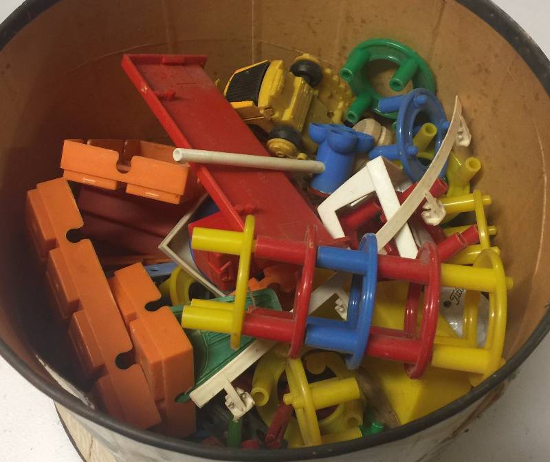 lot 1211 image: Vintage Lot of Construction and Building Toys