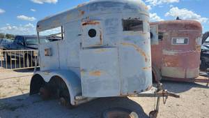 lot 45234 image: 2 Horse Trailer