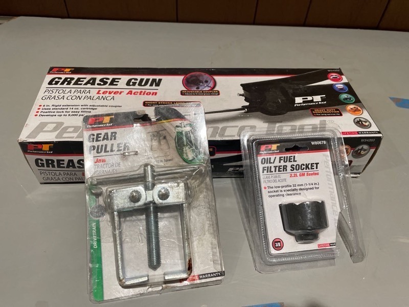 lot 1423 image: Performance Tools 3-12 2-Jaw Gear Puller, Grease Gun W54203, OilFuel Filter Socket W80678
