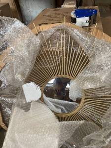lot 16204 image: DECORATIVE WALL MOUNT MIRROR GOLD