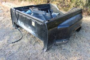 lot 18001 image: Dually Bed and Contents