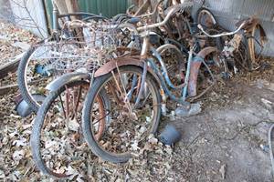 lot 18013 image: 1940s - 1960s Lot of Antique Bicycles and Parts