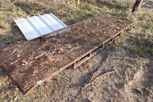 lot 18027 image: Grated Metal Walkway