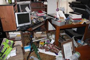 lot 18037 image: Office Desk  And  Contents
