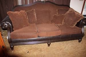 lot 18047 image: Unique Leather Vintage Looking Couch and Pillows