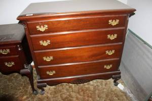 lot 18058 image: Nice Quality Dresser