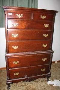 lot 18059 image: Nice Tall Upright Dresser