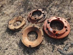 lot 11074 image: Lot of 4 Tractor Weights