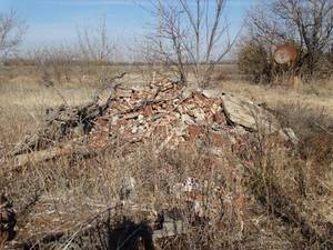 lot 11083 image: Pile of Old Bricks and Concrete