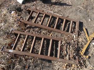 lot 11102 image: Trailer Ramps and Jack