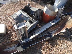 lot 11103 image: Lot of Misc Auto Parts East of West Barn