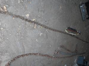 lot 11122 image: 10Ft Long and Shorter Heavy Chains & Misc  East 12 of West Barn
