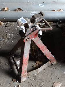 lot 11134 image: One Hefty Jackstand    East 12 of West Barn