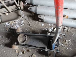 lot 11135 image: Quality Floor Jack  East 12 of West Barn