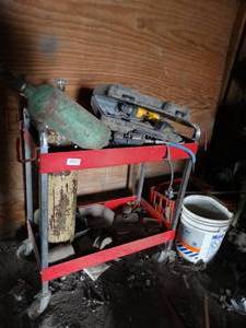 lot 11144 image: Welding Cart and Misc    in East 12 of West Barn