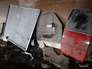 lot 11153 image: Truck Doors and Large Tonneau Cover    West 12 of West Barn