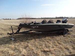 lot 11203 image: Nitro Fishing Boat On Tracker Trailstar Trailer w Evenrude Pro Motor and Troling Motor
