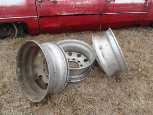 lot 11016B image: Lot of 3 Wheels