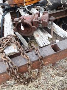lot 11277 image: Large 5 Vise and Chain