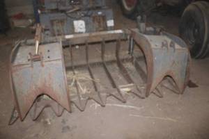 lot 18079 image: Grapple Bucket for Skid Steer