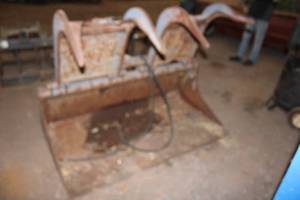 lot 18080 image: Grapple Bucket for Skid Steer