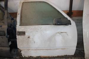 lot 18096 image: White Duramax Door