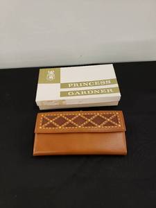 lot 8204 image: Prinvess Gardner Wallet NWB