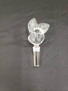 lot 8212 image: heavy apple glass stopper