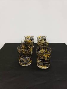 lot 8226 image: set 6 retro glasses whouses