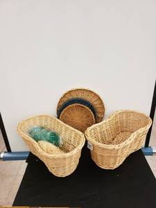 lot 8232 image: lot of baskets