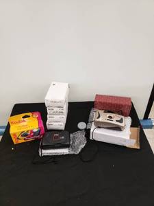 lot 8233 image: lot of cameras NIB