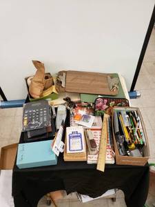 lot 8253 image: lot of office supplies