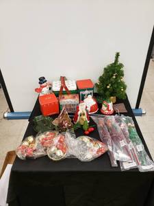 lot 8254 image: lot of christmas