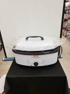 lot 8260 image: Aroma Roaster Oven works