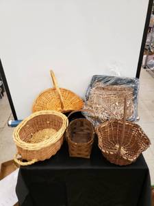 lot 8261 image: lot 9f baskets