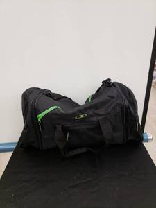 lot 8264 image: OP duffle bag