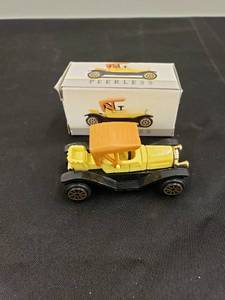 lot 8281 image: Peerless car NIB