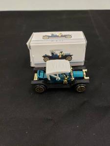 lot 8283 image: Reo car NIB