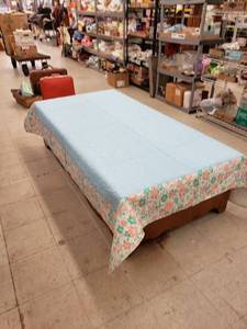 lot 8288 image: retro quilt twin size