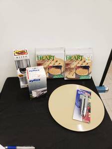 lot 8325 image: lot of new kitchenwares