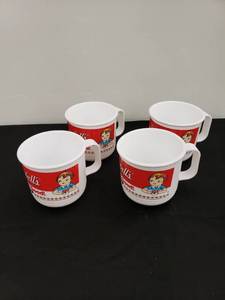 lot 8332 image: set 4 Campbells soup cups