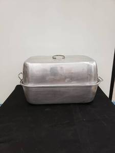lot 8350 image: big aluminum baking pan