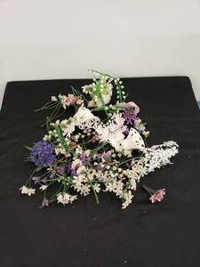 lot 8368 image: lot of retro plastic flower pics