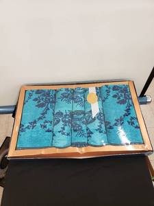 lot 8374 image: retro bath towels set NIB factory sealed