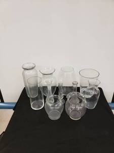 lot 8382 image: lot of clear glass vases