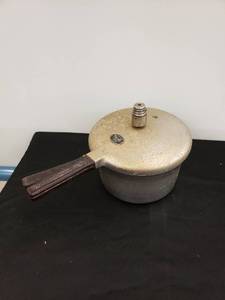 lot 8408 image: vintage Presto pressure cooker