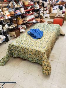 lot 8409 image: retro quilt twinfull
