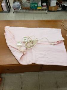 lot 8410 image: Pink dual electric blanket works