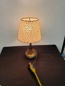 lot 8413 image: small brass lamp wretro shade